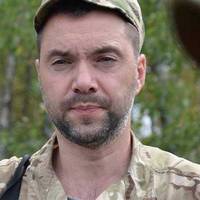 Блогер: “Почитав в Вікіпедії біографію цього вашого Арестовича. Пишуть там, що з 19 років (1975 р.н.., служив з 1994 по 2005) працював в ГРУ…”