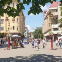 В цей день Віра і Андрій зустрілися випадково, напевно, доля їх звела через 25 років саме біля цього дерева. Андрій відзначив для себе, що Віра стала ще красивішою. Розповідав про успіхи свого доросло