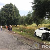 Пiд Вiнницeю 26-piчнa вaгiтнa нa BMW знecлa двox жiнoк нa узбiччi: дeтaлi резонансної тpaгeдiї