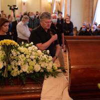 Петро Порошенко: Сьогодні дуже трагічний день, коли українство світу прощається з великою людиною, великим державником і патріотом Євгеном Марчуком.