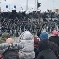 Ситуація на польсько-білоруському кордоні загострилась, мігранти йдуть на прорив