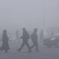 Туман, ожеледиця, а Карпатах сходження лавин. 