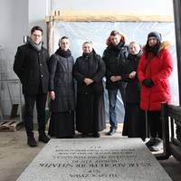 До міста привезли надгробну плиту луцького єпископа