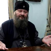 Волинський священик орендував вагон, аби перевезти круглу суму до Росії
