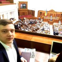 Бутерброд за 45 гривень і байдужі депутати: лучанин розповів про відвідини Верховної Ради (ФОТО)