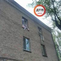 У Києві в житловому будинку прогримів вибух (ФОТО)