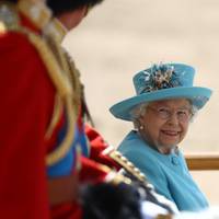Парад, літаки і вся королівська родина: у Лондоні відсвяткували день народження королеви Єлизавети II  (ФОТО)