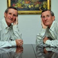 59 років разом: як близнюки все життя живуть і працюють пліч-о-пліч