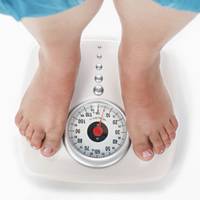 Стало відомо, в якому віці жінки та чоловіки набирають вагу: висновок вчених