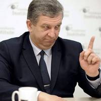 “Бідних поменшало, бо вимерли від щоденного покращення”: У Мережі обурені новою заявою міністра Реви