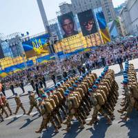 ТУТ ВСІ ОБГОВОРЮЮТЬ ЧИ ТРЕБА ПРОВОДИТИ ВІЙСЬКОВИЙ ПАРАД, ЧІ НЕ ТРЕБА. ОТ ЖЕ ПОЯСНЮЮ…