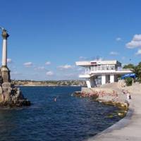 Я РІК ТОМУ З СІМ’ЄЮ ПЕРЕЇХАВ ЖИТИ ДО СЕВАСТОПОЛЯ З НОВОКУЗНЕЦЬКА. КУПИВ ТУТ БУДИНОК. КОЛИШНІ ГОСПОДАРІ ПРОДАЛИ ЙОГО МАЙЖЕ ЗА КОПІЙКИ