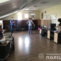 Близько сотні жертв: Банду шахраїв-«екстрасенсів» «накрили» у столиці (фото, відео)