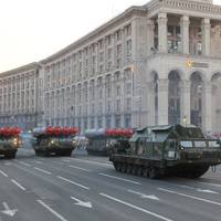 Танки, літаки і тисячі військових: ефектні кадри з репетиції параду в Києві