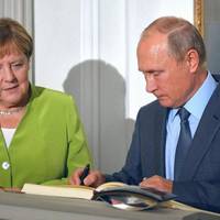 Меркель розповіла Порошенку, про що шепталася з Путіним