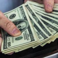 Українці влаштували полювання за доларом, такого ще не було: що далі