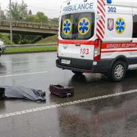 Кривавий страйк: водій вантажівки одним ударом зніс п'ять авто