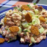 Приголомшливо смачний салат «Палочка-виручалочка»: ніколи не приїдається