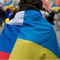 – Та от завтра в Москву їду, я туди вже два роки катаюсь. Генералу дачку строїм. Платить харашо. Хоч война йде, але ж діти їсти хочуть..