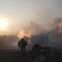 Пожежі і вибухи: на Донбасі оголошено режим найвищої тривоги, не працюють КПП