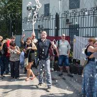 КИЇВ. ВОЗДУХОФЛОТСЬКА. ПОСОЛЬСТВО РФ. СЬОГОДНІ В КЛУБІ БУДУТ ТАНЦІ))