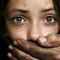 Під Києвом хлопець серед білого дня зґвалтував жінку