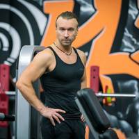 Олег Винник показав свою фігуру в спортзалі