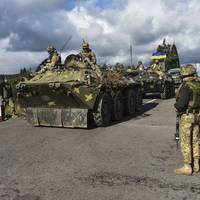 ЛЮДИ ЗІ ЗБРОЄЮ ТА ПЕРЕКРИТІ ДОРОГИ: У МІНОБОРОНИ ПОЯСНИЛИ, ЩО ВІДБУВАЄТЬСЯ БІЛЯ БУКОВЕЛЯ