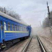 Росія підірвала залізничні колії на Київщині: вагони зійшли з рейок (фото)