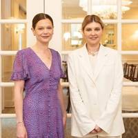 ВАУ, ЯКА: ОЛЕНА ЗЕЛЕНСЬКА У БІЛОСНІЖНОМУ ВБРАННІ І З НАМИСТОМ З'ЯВИЛАСЯ НА ЗУСТРІЧІ У ВАШИНГТОНІ