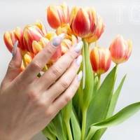 Як зробити райдужний манікюр: лайфгак від майстрині