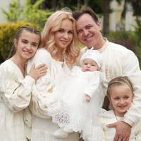 Лілія Ребрик показала, як разом із чоловіком вітала підрослу 4-місячну донечку з особливим святом,