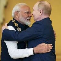 Зеленський обурився обіймам Моді і Путіна, коли бомбили 