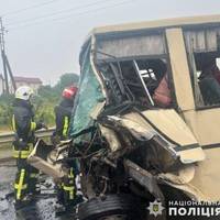 У Львівській області автобус зіткнувся з автопоїздом: багато загиблих